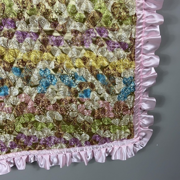 Vintage Boho Floral Embroidered Table decor - Picture 3 of 10